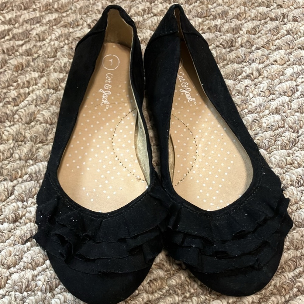 Cat & Jack Size 1 Black Girls Flats. (Preloved)